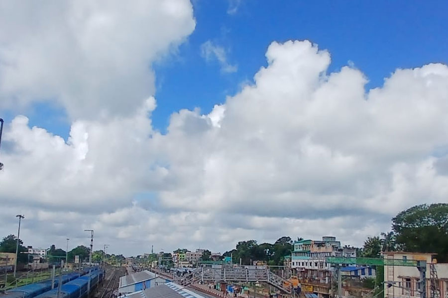সরছে নিম্নচাপ, বৃষ্টি-কাঁটা থেকে মুক্তি দক্ষিণবঙ্গের? কী জানাচ্ছে হাওয়া অফিস?