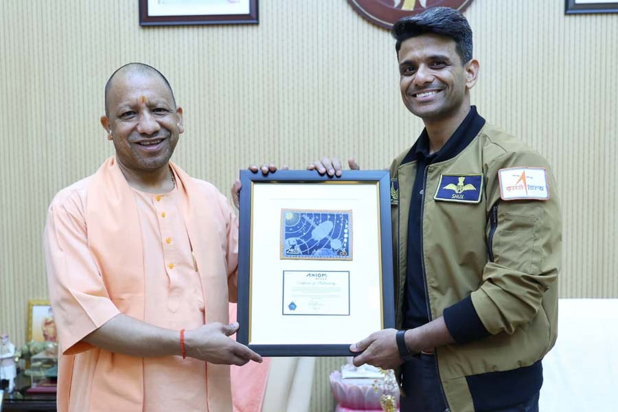 মহাকাশচারী শুভাংশু শুক্ল ফিরলেন নিজের শহরে, দেখা করলেন মুখ্যমন্ত্রী যোগীর সঙ্গে