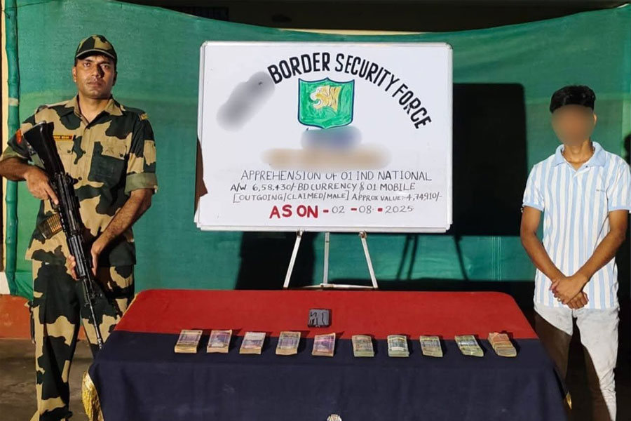 Huge amount of Bangladeshi money and fake Indian notes seized in Basirhat