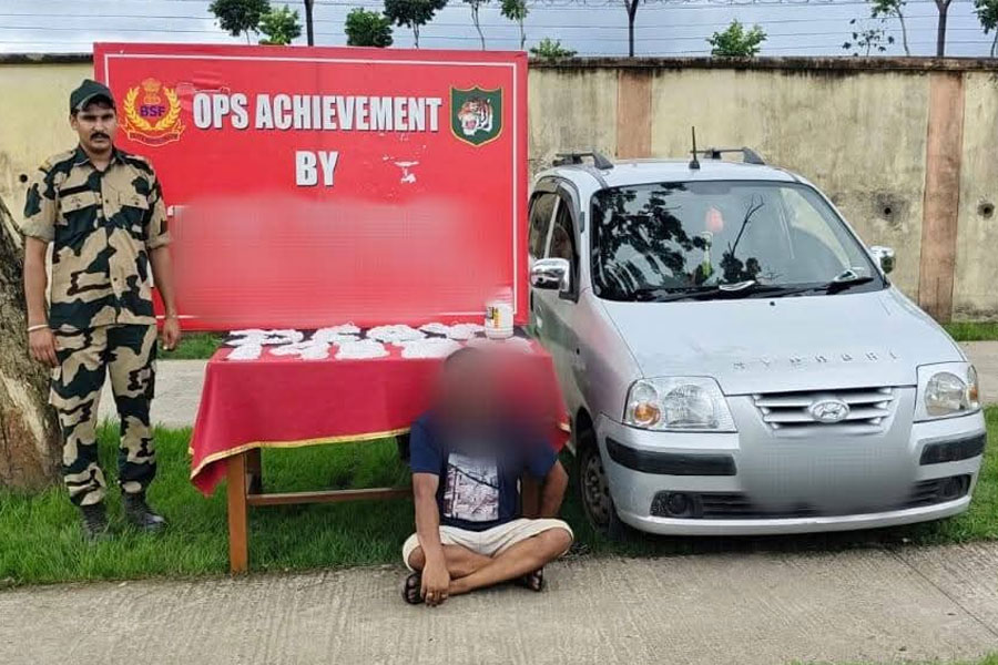 গাড়ির তেলের ট্যাঙ্কে ভরে বিপুল পরিমাণ রুপো বাংলাদেশে পাচারের চেষ্টা! চাঞ্চল্য বসিরহাটে