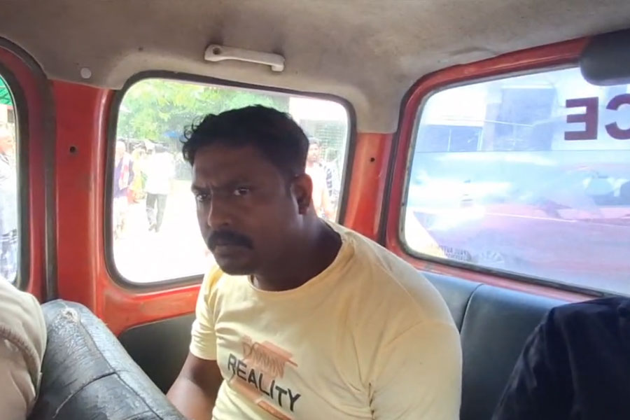 বিপুল বাংলাদেশি টাকা ও ভারতীয় জাল নোট উদ্ধার বসিরহাটে, সুন্দরবনকে রুট করছে পাচারকারীরা?