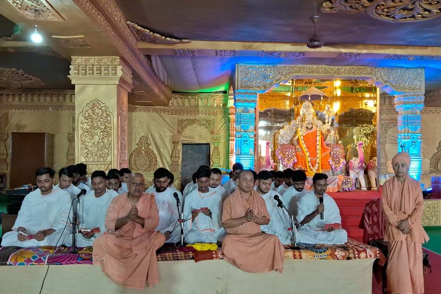 গীতাপাঠের মধ্যে দিয়ে জন্মাষ্টমীর সূচনা, বালিগঞ্জ ভারত সেবাশ্রম সংঘে বিশেষ আয়োজন