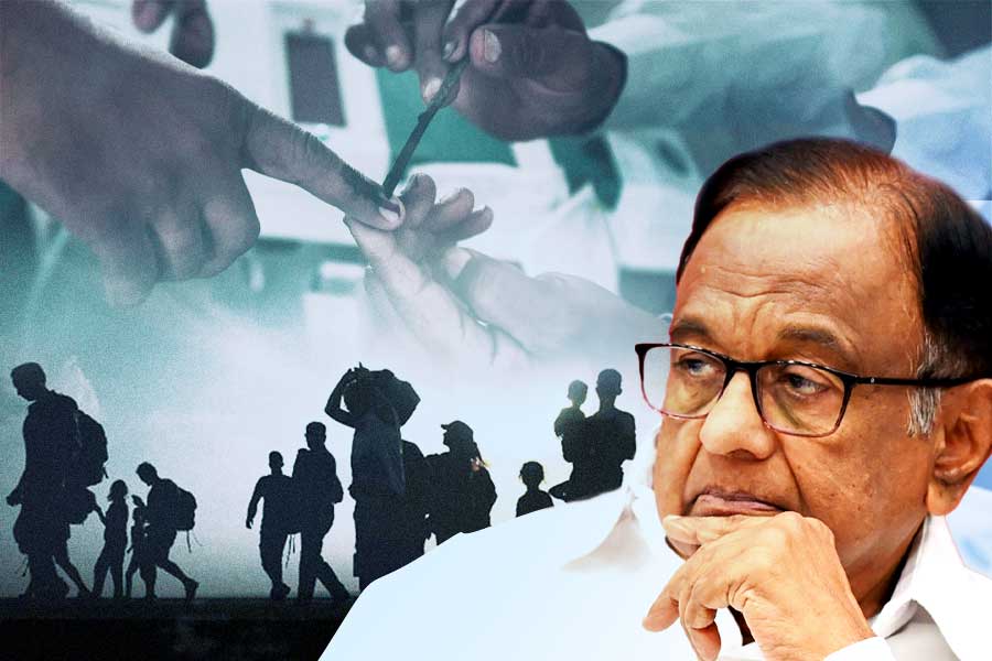 তামিলনাড়ুতে ৬.৫ লক্ষ নতুন ভোটার ‘পরিযায়ী শ্রমিক’! চাঞ্চল্যকর অভিযোগ চিদাম্বরমের