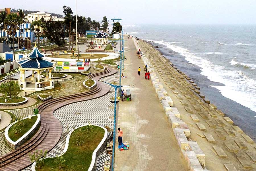 নির্ধারিত কর জমা না দেওয়ায় দিঘার বহু হোটেলে তালা! মাঝরাতে পথে পর্যটকরা