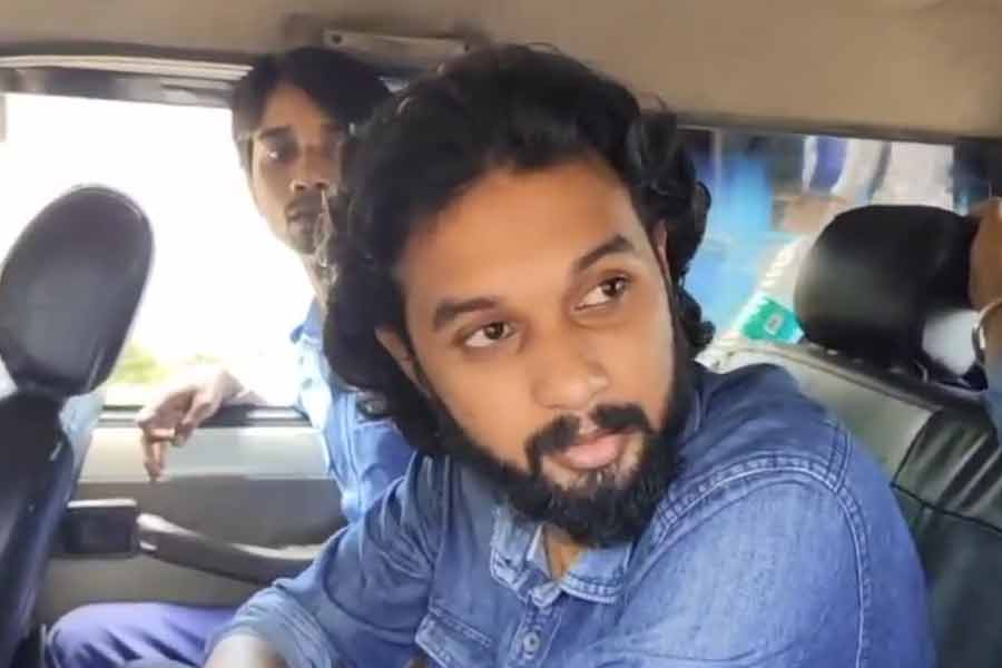 গরুপাচারের অভিযোগ দুর্গাপুরে চাষিদের উপর ‘অত্যাচার’, গ্রেপ্তার ২ বিজেপি কর্মী