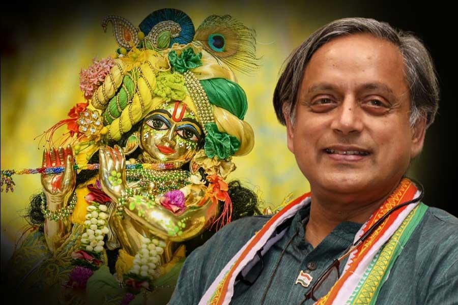 দেশজুড়ে একদিনে জন্মাষ্টমী পালিত হলেও কেরলে কেন একমাস পর? শশীর মুখে ধর্মকথা!