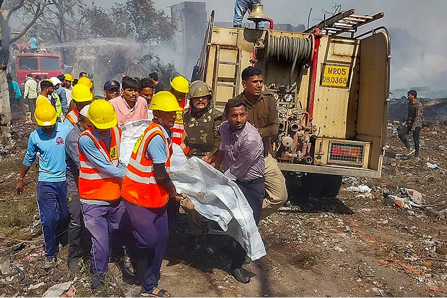 বিস্ফোরণে কেঁপে উঠল এলাকা! বাজি কারখানায় ভয়াবহ অগ্নিকাণ্ডে ঝলসে মৃত অন্তত ২, আহত ৫
