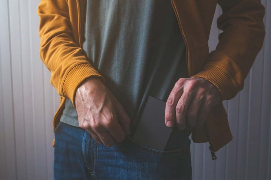 A study by the University of Calcutta shows that Phone in pants pocket affect sperm count