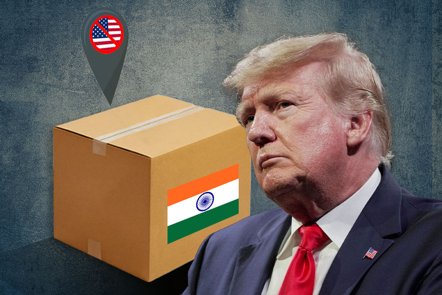 আমেরিকায় পার্সেল পাঠানো বন্ধ! ট্রাম্পের শুল্কযুদ্ধের আবহে বড় সিদ্ধান্ত ডাক বিভাগের