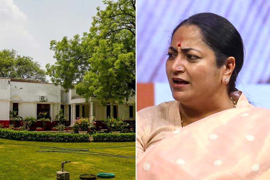 নিজের বাসভবনেই আক্রান্ত দিল্লির মুখ্যমন্ত্রী রেখা গুপ্ত! চাঞ্চল্য রাজধানীতে