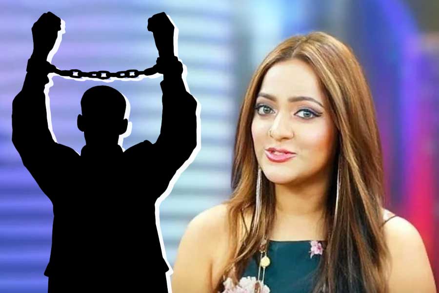 ফেসবুকে বিজ্ঞাপন দিয়ে ভুয়ো নথির কারবার চালাত ধৃত সৌমিক! বাংলাদেশি মডেলকাণ্ডে নয়া তথ্য