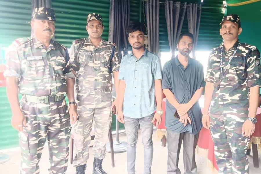নেপালে টাকা-পাসপোর্ট চুরি দালালের! বাংলাদেশ ফেরার পথে শিলিগুড়িতে ধৃত ২ অনুপ্রবেশকারী