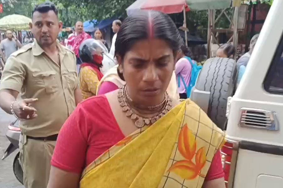 লিভ-ইন সম্পর্কের মাঝে তৃতীয়জন! পার্টনারের চোখে ‘ছুরিকাঘাতে’ গ্রেপ্তার মহিলা