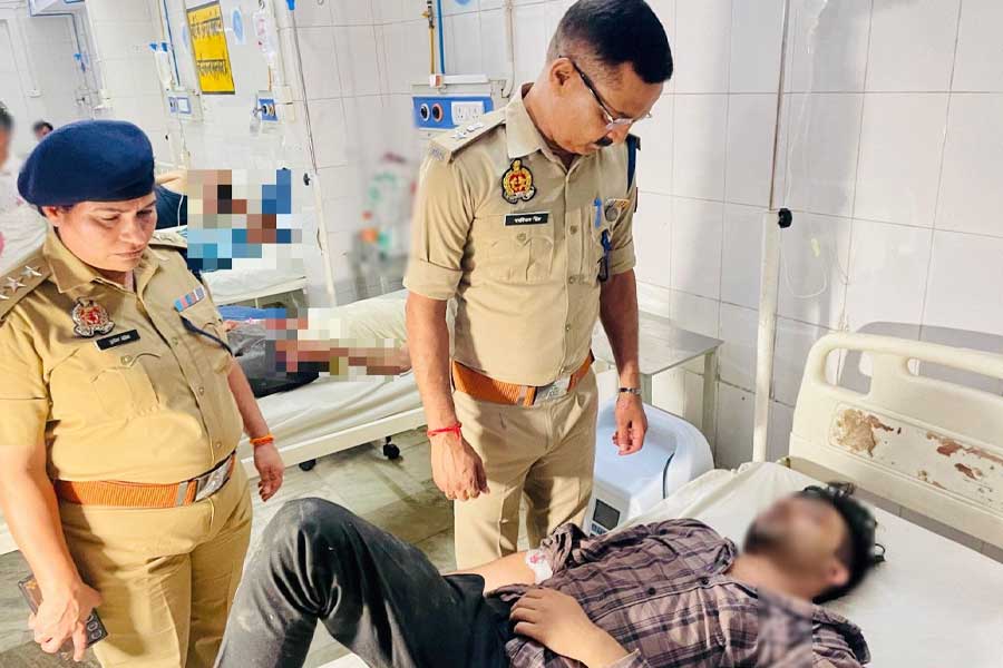 বোরখা পরা মহিলার স্তন খামচে ধরেছিল যুবক, যোগীর ‘এনকাউন্টার’ দাওয়াইয়ে হাসপাতালে