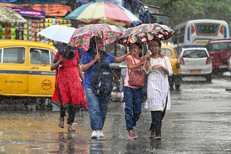 পিছু ছাড়ছে না বৃষ্টি! আজও ভাসবে তিলোত্তমা-সহ এই জেলাগুলো