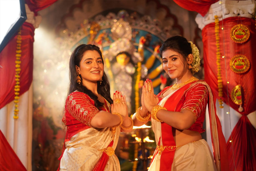 Celebrity Der Durga Puja special music