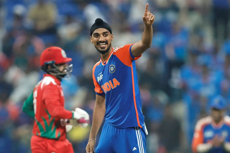 ৮ মাস পর সুযোগ পেতেই টি-টোয়েন্টিতে বিশ্বরেকর্ড অর্শদীপের, পিছনে ফেললেন পাক পেসারকে