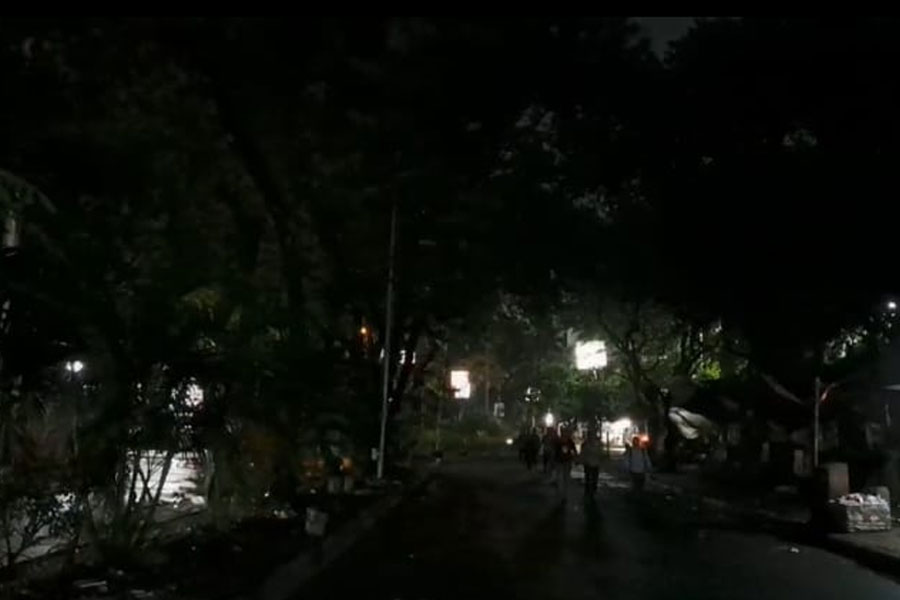 Bidhannagar Municipal Corporation decides to keep street lights off until water recedes