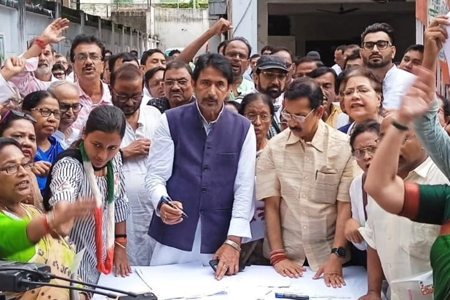 দিল্লি ১০ গুণ বেশি করবে, বাংলায় সরকার গঠনে নির্ণায়ক ভূমিকা নিন, প্রদেশ কংগ্রেসকে নির্দেশ এআইসিসির