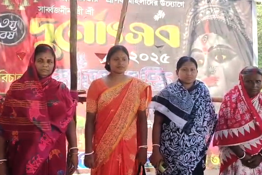 গ্রামে হত না পুজো, লক্ষ্মীর ভাণ্ডারের টাকায় দশভুজার আরাধনায় তমলুকের মহিলারা