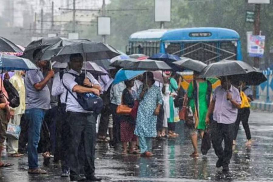দেবীপক্ষে আকাশের মুখ ভার! দক্ষিণবঙ্গে অব্যাহত বৃষ্টি, স্বস্তি উত্তরবঙ্গে