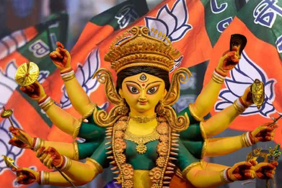 দুর্গাপুজোয় ‘দ্বিচারিতা’ বিজেপির, জেলার পুজো কমিটিগুলিকে অর্থ সাহায্যের সিদ্ধান্ত