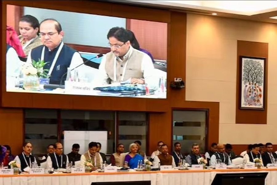 জিএসটি কমাতে ক্ষতিপূরণের ব্যবস্থা করতে হবে, কেন্দ্রের কাছে দাবি বিরোধী রাজ্যগুলির
