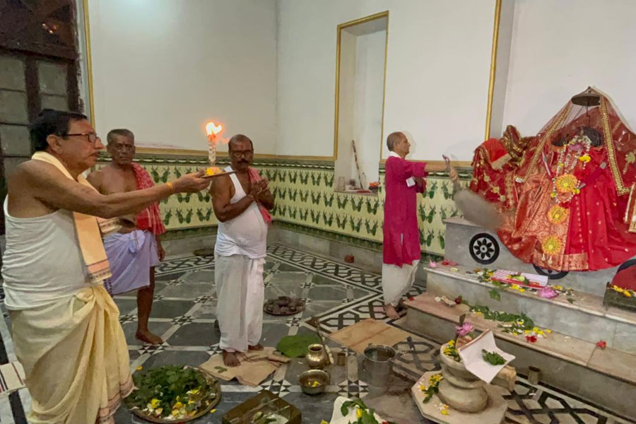 Bonedi Barir Durga Puja: Here is the Durga Puja preparation of Garh Panchkot Rajbari