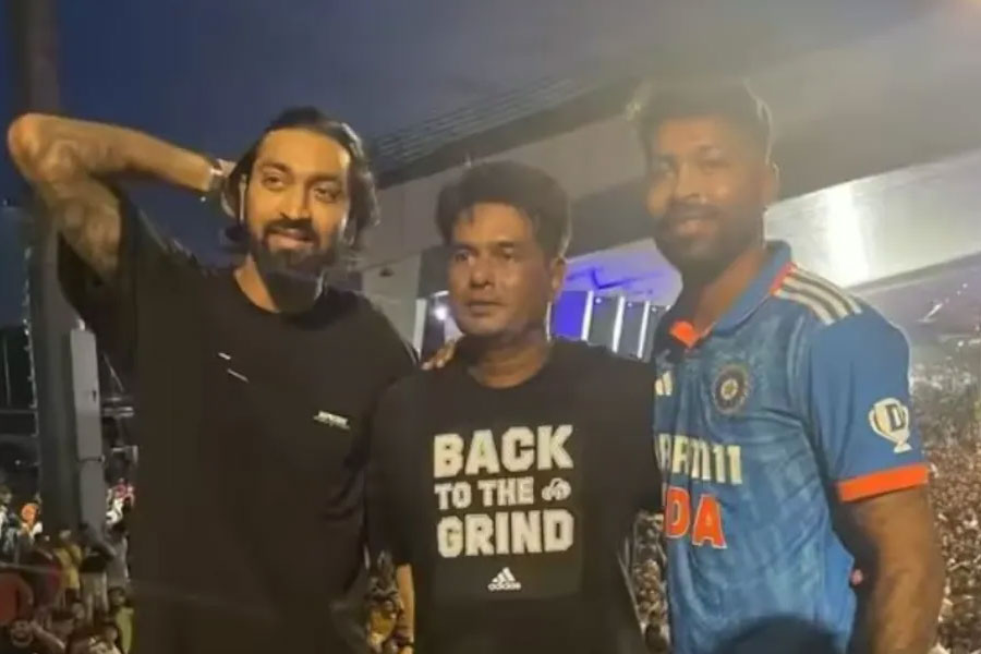 শৈশবের কোচের বোনের বিয়েতে লক্ষ লক্ষ টাকা খরচ! প্রকাশ্যে হার্দিক-ক্রুণালের ‘গুরুদক্ষিণা’র গল্প