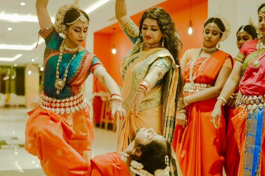 আইআইটি রিসার্চ পার্কের দুর্গোৎসবে সাংস্কৃতিক মহোৎসব, নৃত্য পরিচালনায় শিল্পী বারুরী