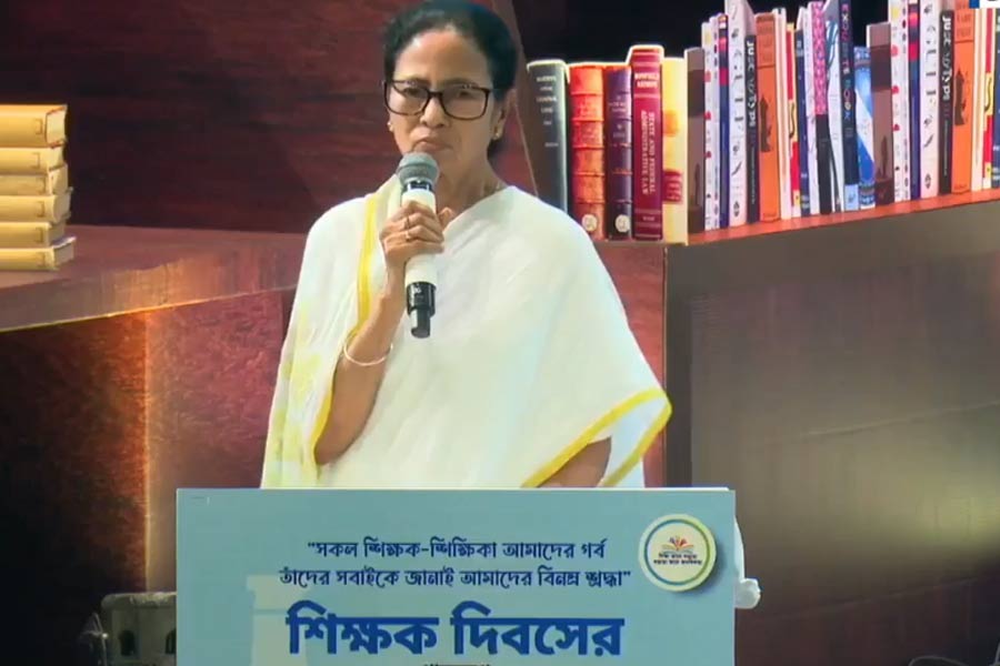 আইন মেনে ‘চাকরিহারা’দের পাশে রাজ্য, গ্রুপ সি-তে নিয়োগের ভাবনা মুখ্যমন্ত্রীর