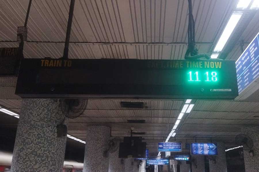 Kolkata Metro stopped showing timetable, Commuters angry
