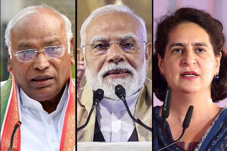 ‘প্রহসন, দেখনদারি, ক্ষতিগ্রস্তদের অপমান’, মোদির মণিপুর সফরকে কটাক্ষ খাড়গে-প্রিয়াঙ্কার