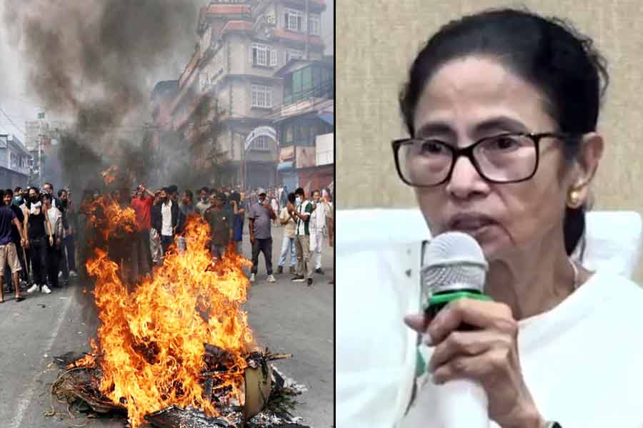নেপালে জ্যান্ত পুড়িয়ে খুন! শান্তি চেয়ে কবিতা লিখলেন ‘উদ্বিগ্ন’ মমতা