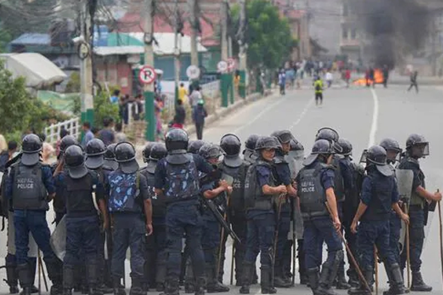 অশান্ত নেপালে জেল ভেঙে পালাল প্রায় সাতশো কয়েদি! সেনার গুলিতে মৃত্যু ৫ জনের