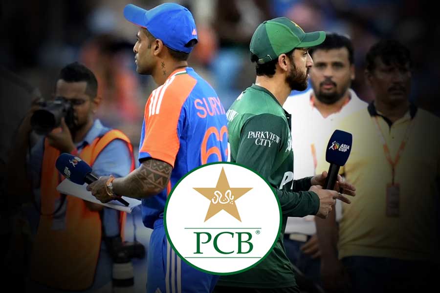 পাক ক্রিকেটারদের সঙ্গে করমর্দনে ‘না’ সূর্যকুমারদের, কাকে কাঠগড়ায় তুলছে পিসিবি?