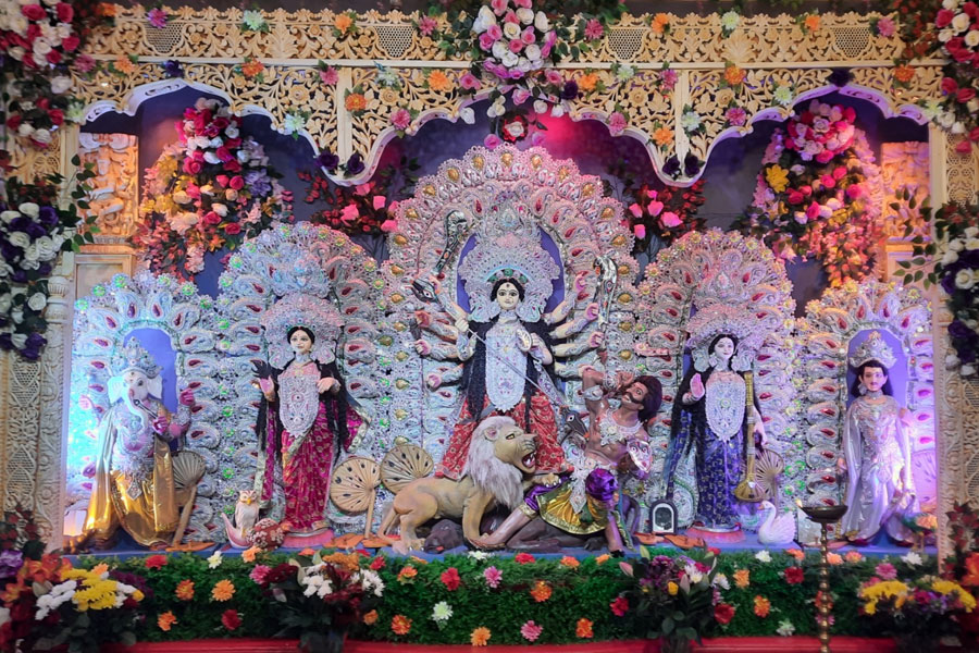 মহাসমারোহে প্যারিসে দুর্গোৎসব, বাঙালি ঐতিহ্যের অস্মিতায় ‘প্রেমের শহর’ হয়ে ওঠে ‘সিটি অফ জয়’