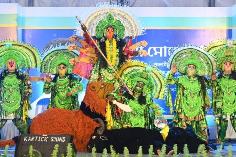 মহিষাসুরমর্দিনী পালায় হায়দরাবাদ মাতাবে ছৌ দল, পুরুলিয়ার ঢাকিদের বরাত কলকাতা থেকে দিল্লি