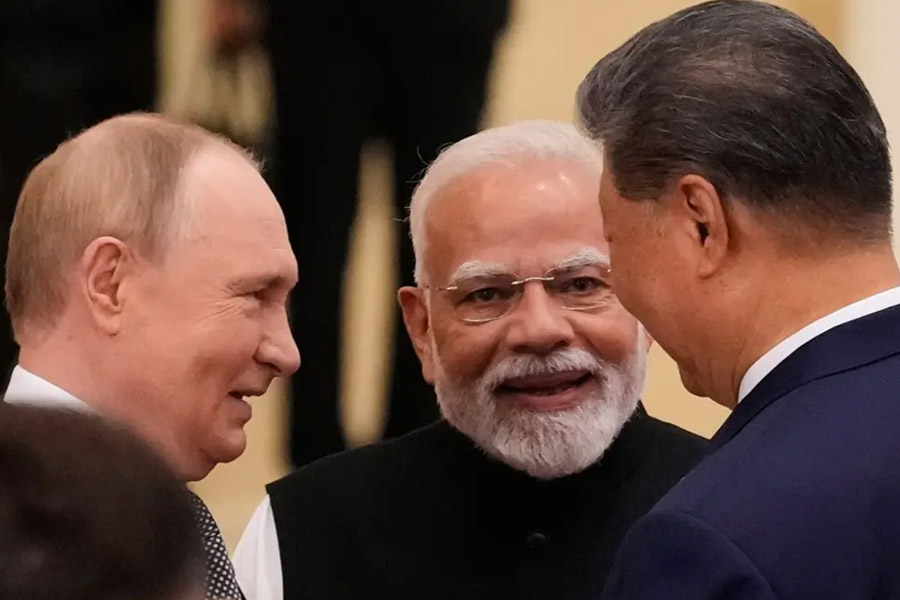পুতিন, মোদি , জিনপিং! বিশ্ব কূটনীতিতে নতুন অক্ষ?