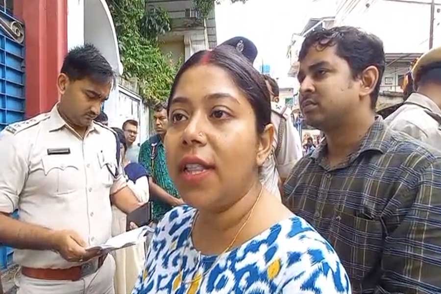 ‘সর্বভারতীয় পরীক্ষায় এটাই নিয়ম’, ‘নোয়া’ বিতর্কে জবাব পরীক্ষা না দেওয়া বধূকে