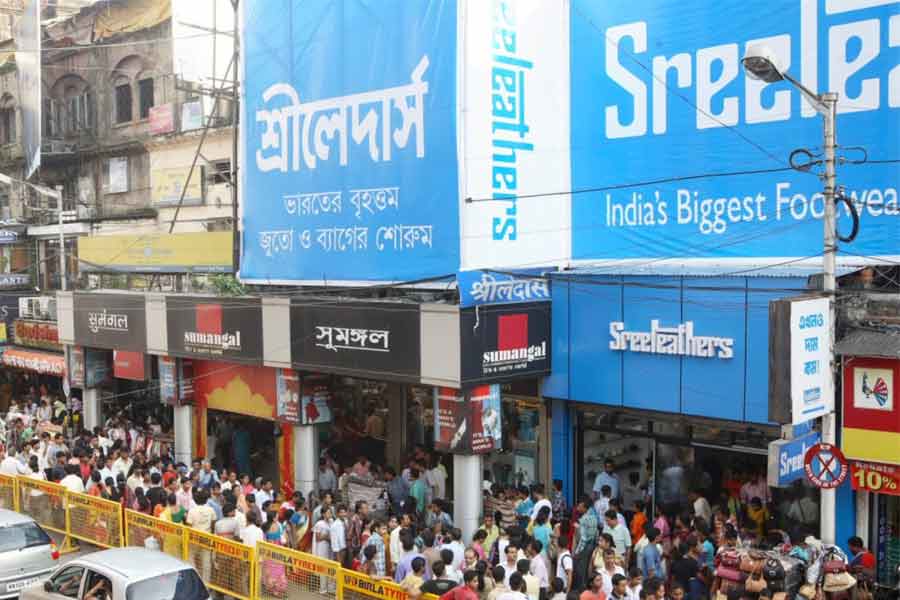 বিশ্বমান, খাঁটি দাম, পুজোয় শ্রীলেদার্সের নতুন গানে চমক সোমলতা-রূপঙ্করের