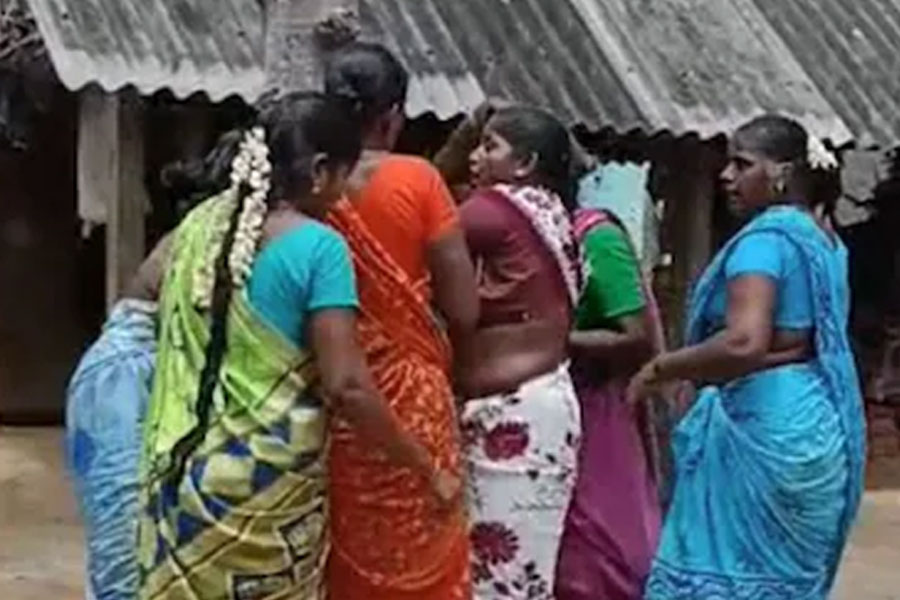 জমি বিবাদে বধূকে অর্ধনগ্ন করে গাছে বেঁধে ‘মার’, অভিযুক্ত গ্রামেরই ৪ মহিলা