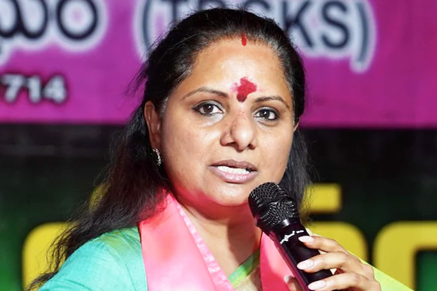 ‘চক্রান্ত হয়েছে’, সাসপেন্ডের ২৪ ঘণ্টার মধ্যেই দল ছেড়ে বিস্ফোরক কবিতা