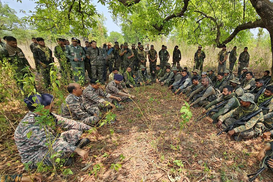 ছত্তিশগড়ে আত্মসমর্পণ ২০ মাওবাদীর, সব মিলিয়ে মাথার দাম ছিল ৩৩ লক্ষ টাকা