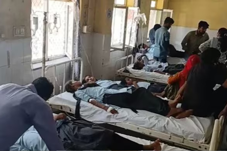খাবারে বিষক্রিয়া! রাজস্থানে মিড ডে মিল খেয়ে অসুস্থ ৯০ পড়ুয়া, ভর্তি হাসপাতালে