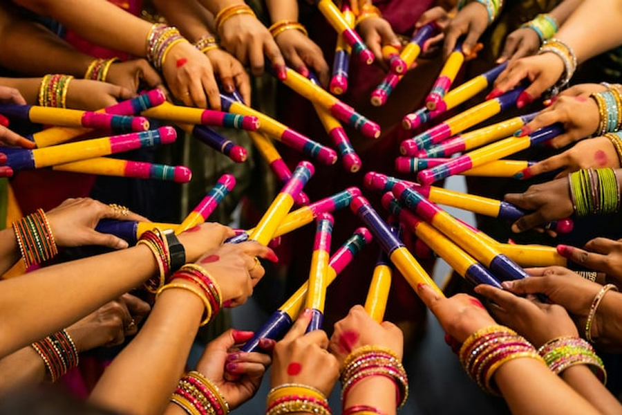 গরবায় অ-হিন্দুদের প্রবেশে ‘না’, দেখাতে হবে আধার কার্ড, ‘গেরুয়া’ রাজস্থানে ফতোয়া বজরং দলের