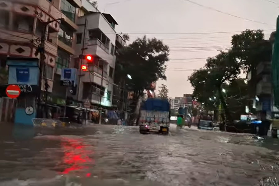 খোলা তারের ‘মৃত্যুফাঁদ’, শহরে বিদ্যুৎস্পৃষ্ট হওয়া রুখতে কাজ শুরু কলকাতা পুলিশের