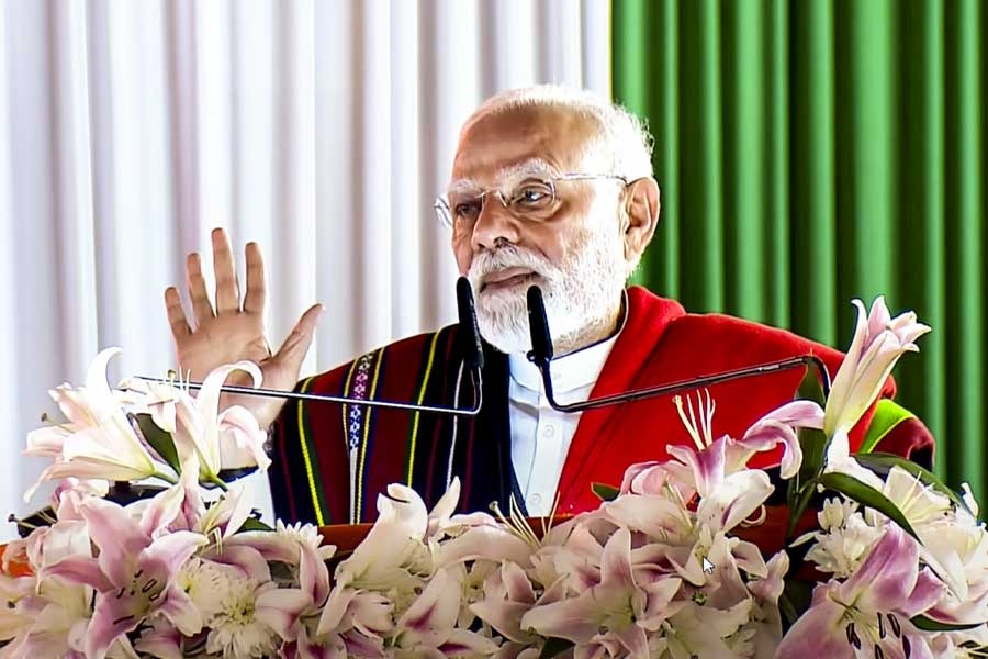 ‘উন্নয়নের জন্য শান্তি জরুরি’, ২৮ মাস পর ‘অশান্ত’ মণিপুর গিয়ে বার্তা মোদির