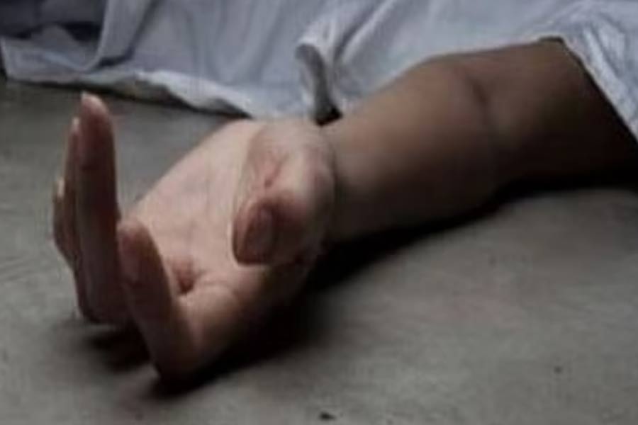 ‘বন্ধু’কে ভিডিও বার্তার পরই আত্মহত্যা! বাঁশদ্রোণী থেকে উদ্ধার তরুণীর দেহ