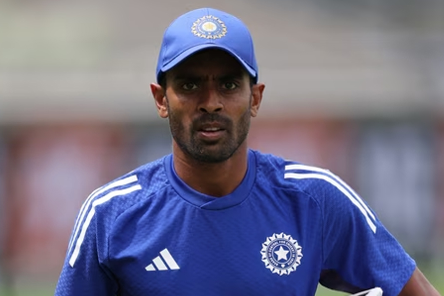৩০ টেস্টে বেঞ্চে বসিয়ে রেখে জাতীয় দল থেকেই বাদ! লাগাতার বঞ্চনার শিকার ‘বাংলার’ অভিমন্যু